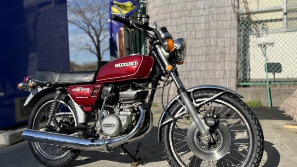 スズキ ＧＴ１２５　ノーマル　オリジナル　ラムエアー　ＴＴ１００ＧＰタイヤ新品 