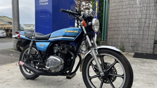 Kawasaki　Z250FT