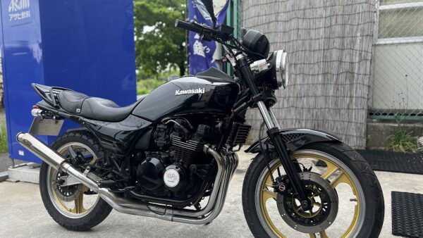 カワサキ ＧＰＺ４００Ｆ−II　昭和５９年国内仕様Ｃ１　鏡面ブラックカスタマイズ　ウオタニＳＰ２　大型オイルクーラー　４−２−１ノジマ 