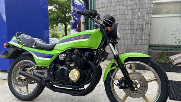 カワサキ Ｚ４００ＧＰ　昭和５７年国内物５５００番台　ライムグリーン　手曲げ集合　大型オイルクーラー　ＢＥＥＴカスタム　ＴＴ１００ＧＰ新品 