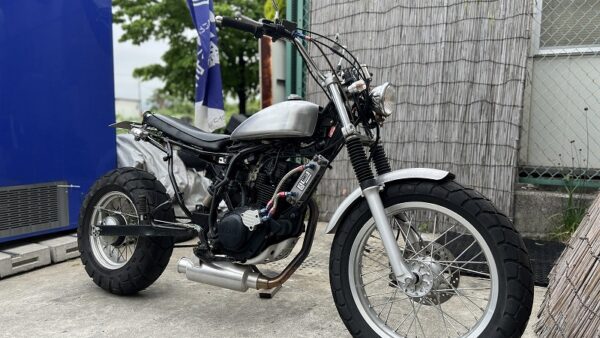 ヤマハ ＴＷ２００Ｅ　ロンスイスカチューンフルカスタム　社外メーター 
