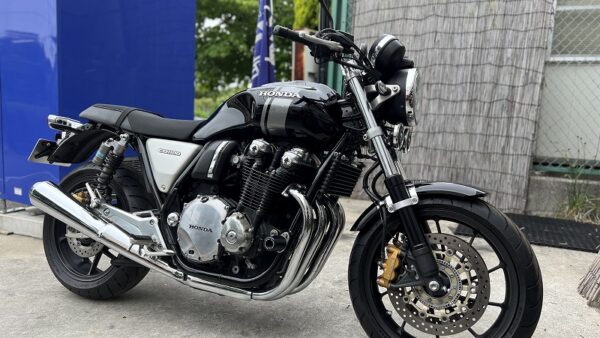 ホンダ ＣＢ１１００ＲＳ　ＥＴＣ　ＡＢＳ　ナイトロンサスペンション　スライダー　２年車検付き 