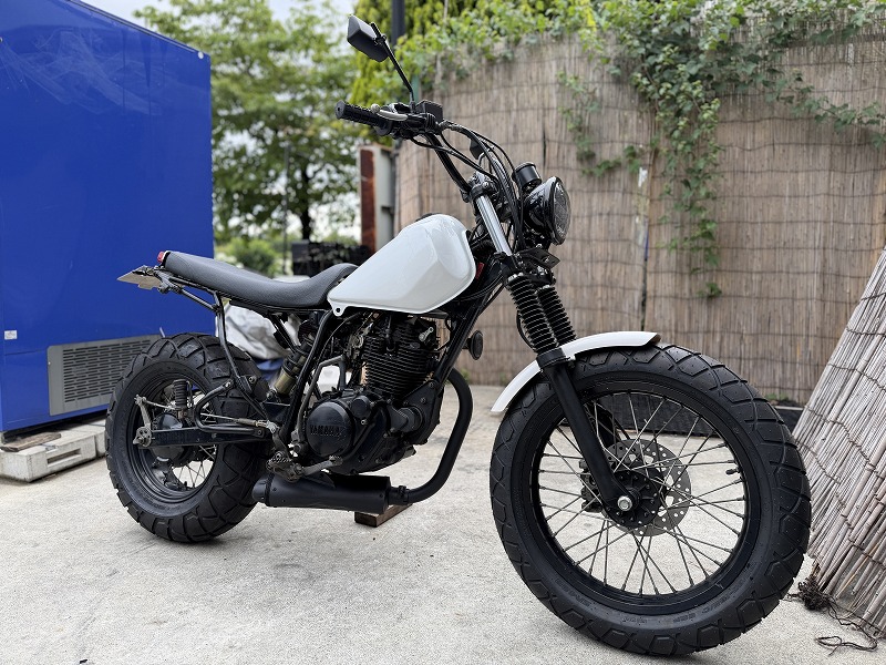 ヤマハ ＴＷ２２５Ｅ　ホワイトカスタム　ショート　ＬＥＤネオスカチューン仕様　社外スピードメーター　7336　　タイヤ新品 